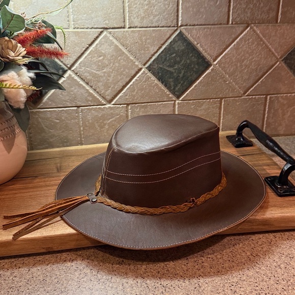 Aruba Natural Bridge Men’s Hat w/beaded leather trim/tassel - Picture 4 of 6